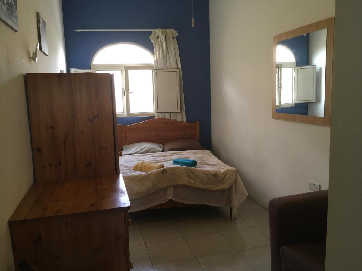 Butts Inn Annex Dormitory Hostel Ghajn il-Kbira  Екстер'єр фото